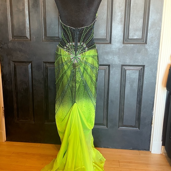 Beaded Couture formal gown/EUC/worn once - Picture 2 of 3